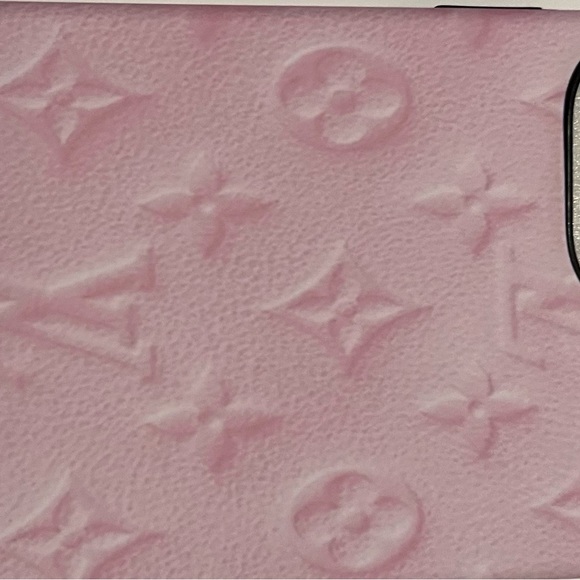 Cace for ifon 13 places color pink 15 dollars it’s New Beautiful case it’s what - Picture 2 of 2